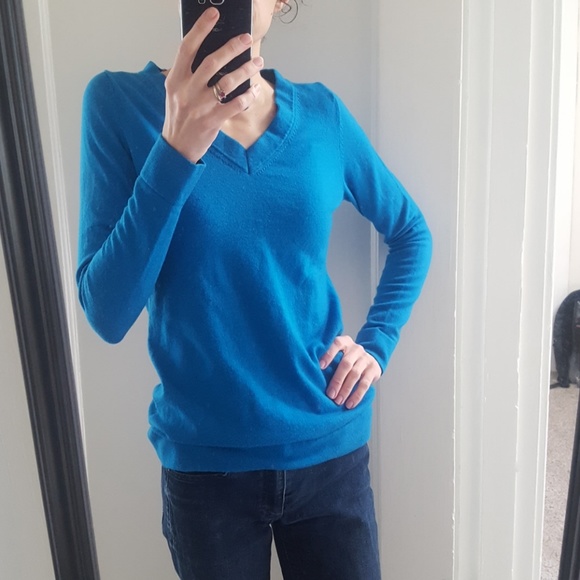Banana Republic Sweater Wool V-Neck Blue - Picture 2 of 4